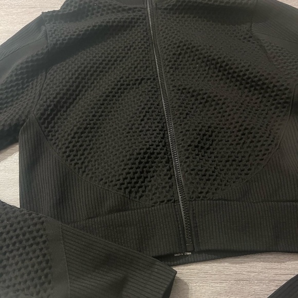 Women’s Activewear Black Cropped Jacket Size Medium - Picture 7 of 10